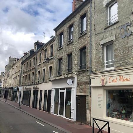 Duplex Parapluies De Cherbourg Netflix Parking Екстер'єр фото
