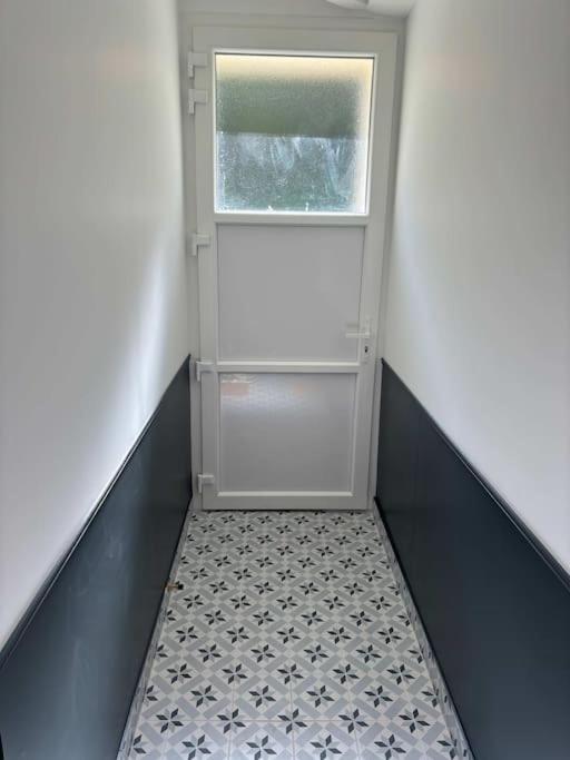 Duplex Parapluies De Cherbourg Netflix Parking Екстер'єр фото