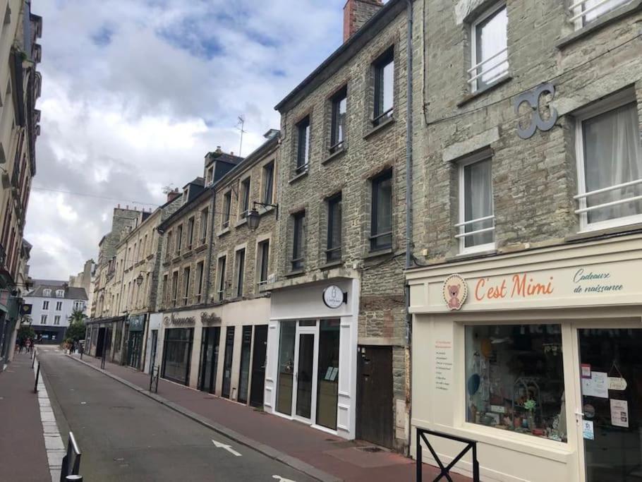 Duplex Parapluies De Cherbourg Netflix Parking Екстер'єр фото