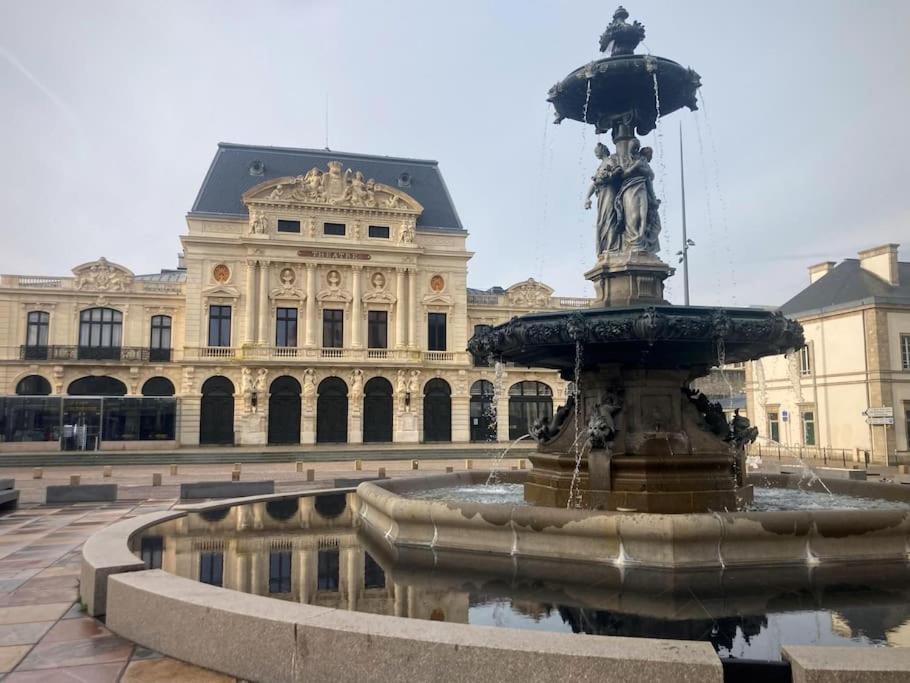 Duplex Parapluies De Cherbourg Netflix Parking Екстер'єр фото