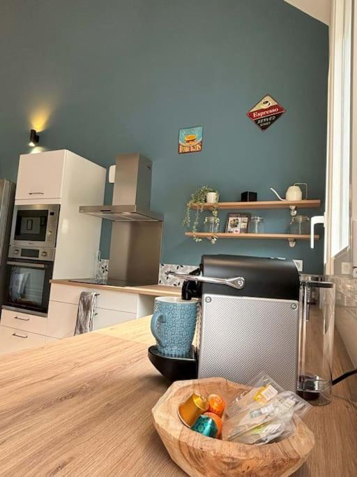 Duplex Parapluies De Cherbourg Netflix Parking Екстер'єр фото